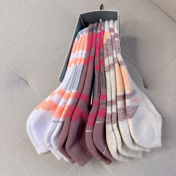 NWT New Balance women’s cushion low cut socks 6 pair - Picture 1 of 4